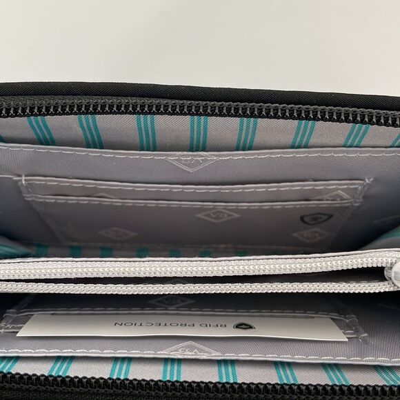 Vera Bradley RFID Grab and Go Wallet/Wristlet in Pattern Paisley Stripe. - Picture 4 of 10